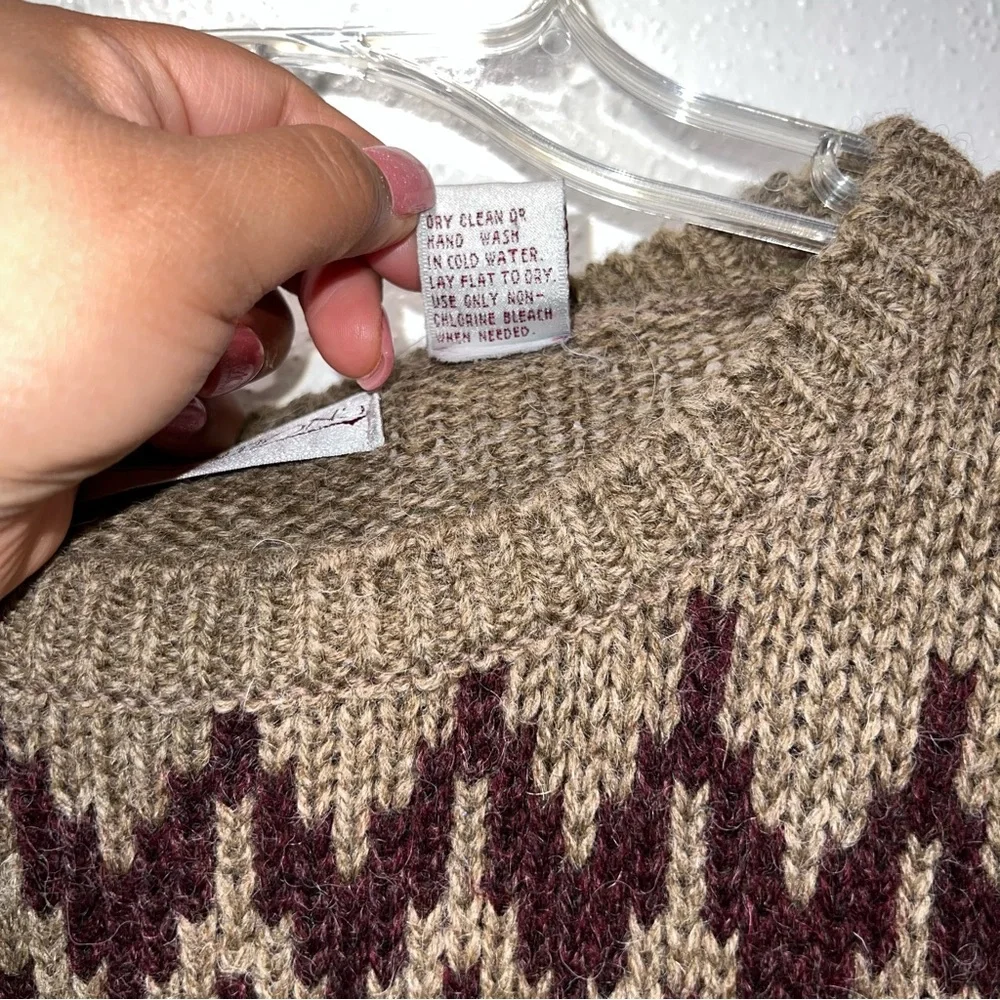 Traditions 90's wool knit Fair Isle sweater in a tan/beige color - Picture 7 of 9